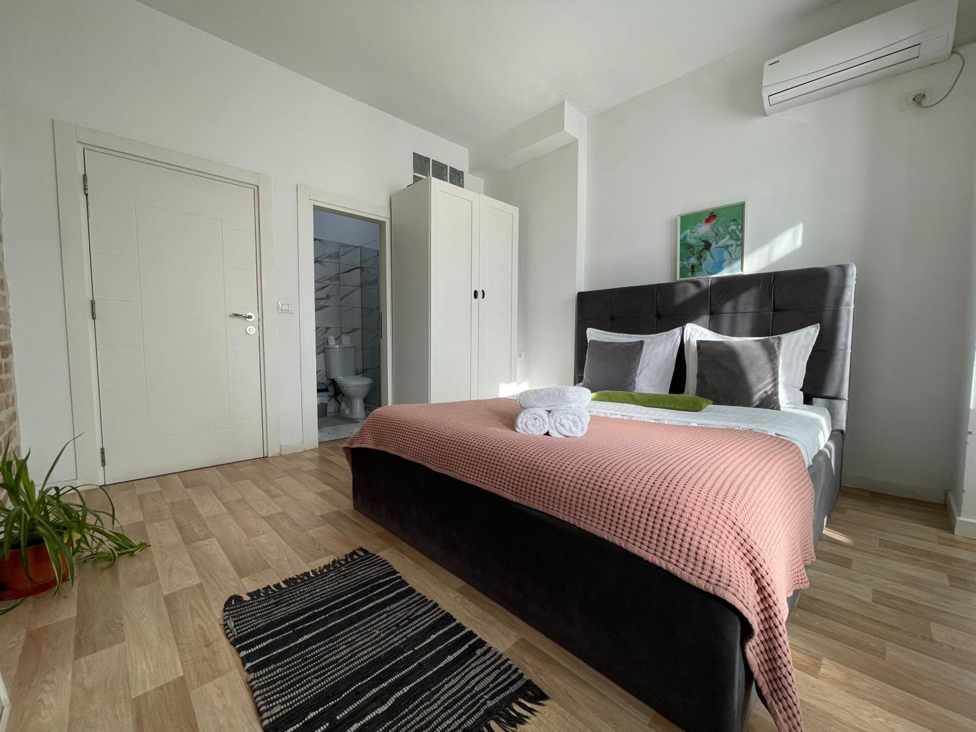 Bricks Studio Apartments Tirana Exterior foto
